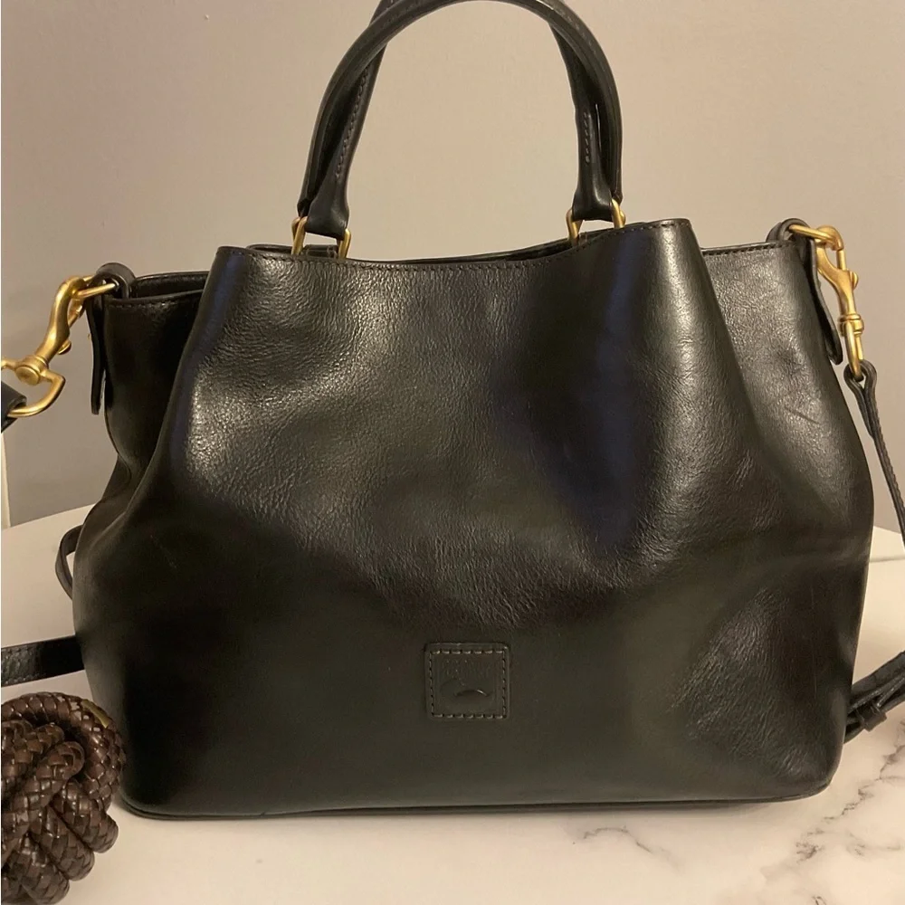 Dooney & Bourke
Women's Black Barlow Leather Satchel - Picture 4 of 7